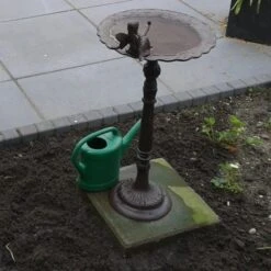 Vogelbad Gietijzer Op Voet Met Elfje -Outdoor Tuinonderhoudswinkel vogelbad gietijzer elfje 1484056262 4 600
